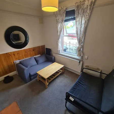 Private In Center Apartment *