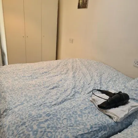 Private In Center Apartment *