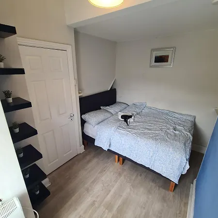 Private In Center Apartment *